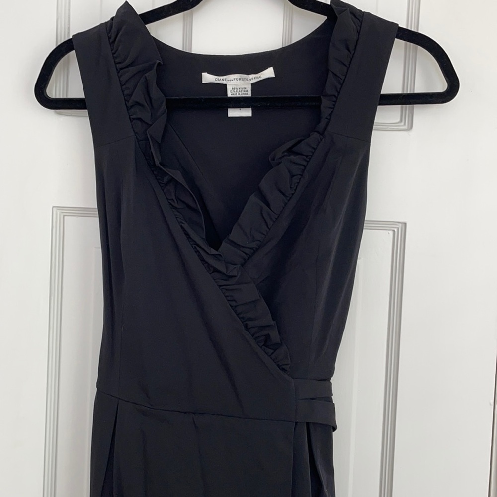 Brand: Diane von Furstenberg Size: 4 Color: Black